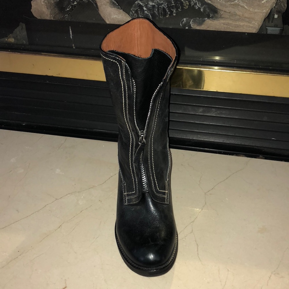 Leather Zip Up Boots! 👢